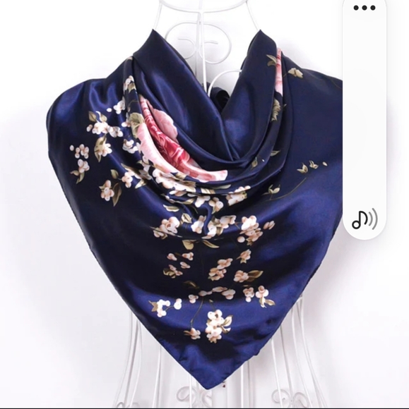 35" Square Navy Blue Color Scarve Classic Vintage Square Head Bandana For Woman. - Picture 5 of 5